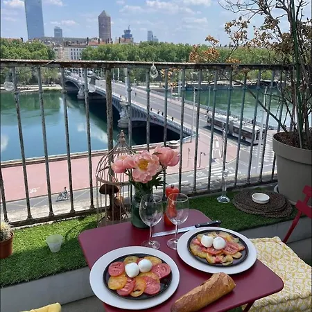 Coeur De Avec Terrasse Et Jacuzzi