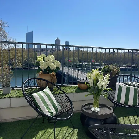 Apartment Coeur De Avec Terrasse Et Jacuzzi